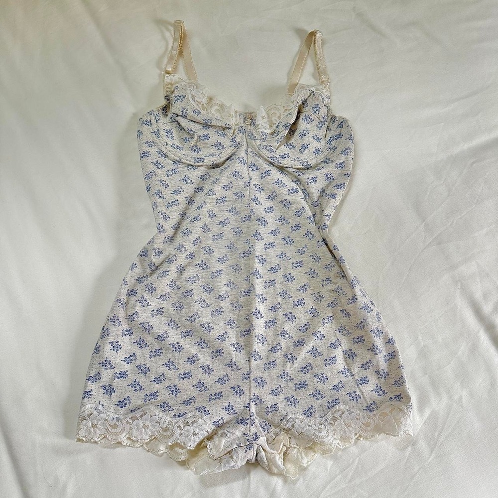 90s Body‎ Prints 38B blue ditsy floral lace lingerie romper